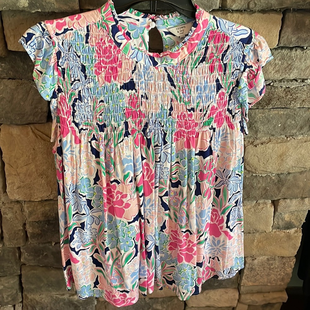 Crown & ivy curvy top